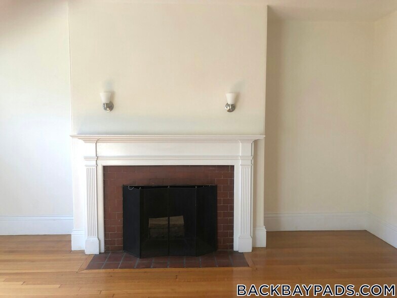Building Photo - 504 Beacon St