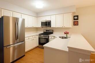 Building Photo - 44 Heather Ct