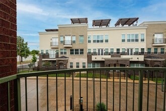 Building Photo - 1207 Beaconsfield Lane