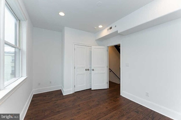 Building Photo - 1005 New Market St