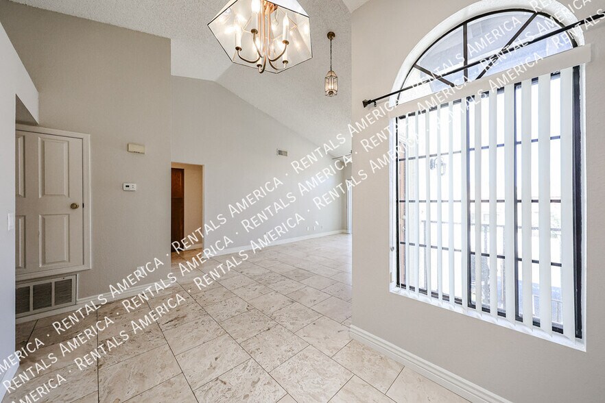 Building Photo - 11011 N 92nd St