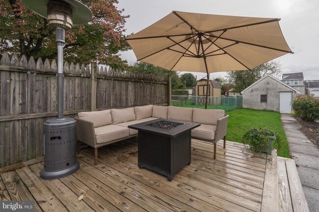 Building Photo - 225 W 6th Ave