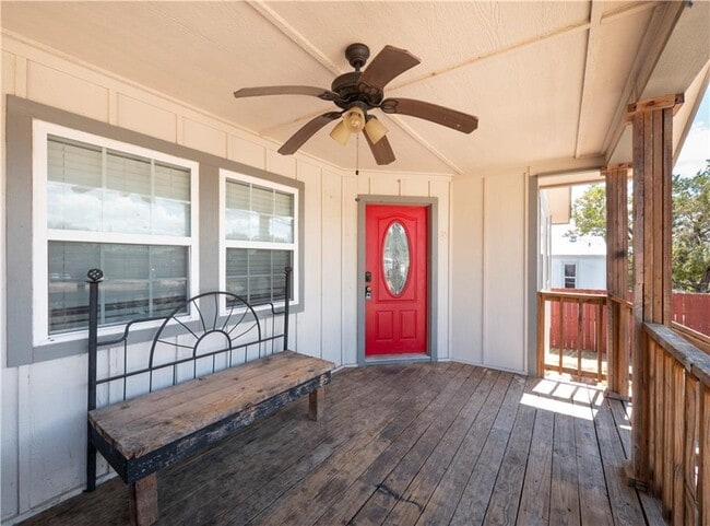 Building Photo - 691 Tamarack Dr