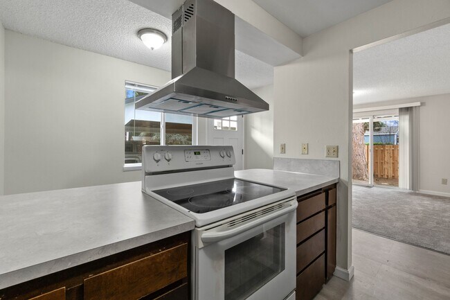 Building Photo - 325 N 29th Ave