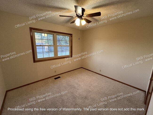 Building Photo - 3417 Ridge Dr
