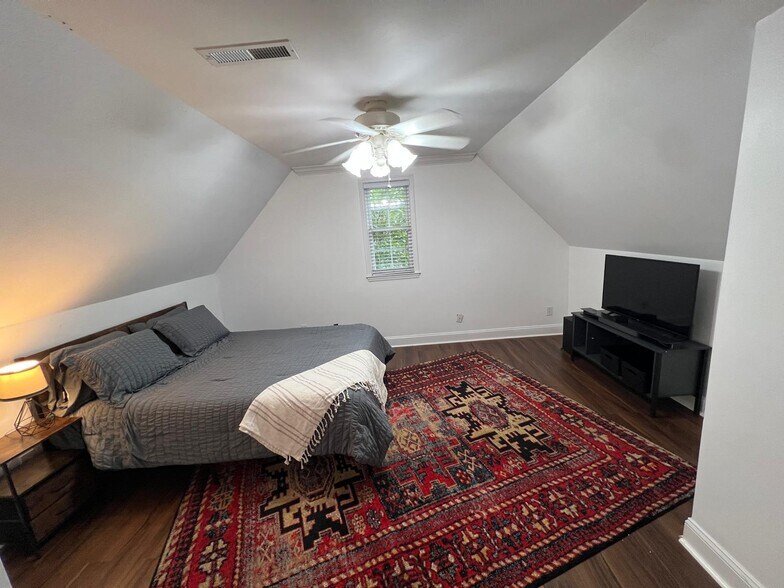 Building Photo - 1430 Alford Ave