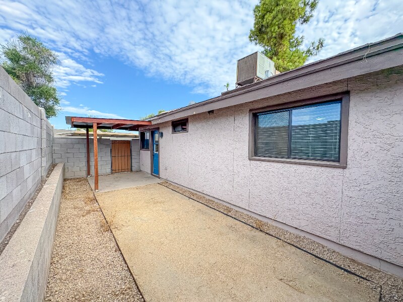 Building Photo - 515 E Dunbar Dr