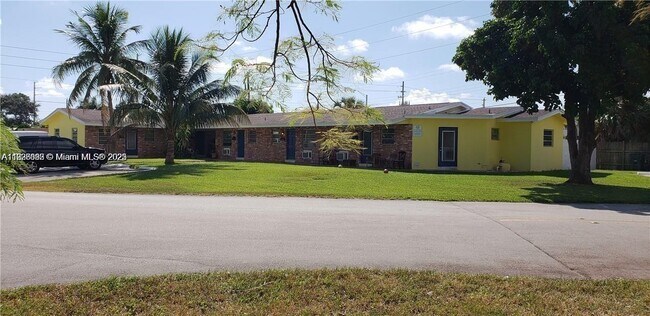 Primary Photo - 200 NE 45th St
