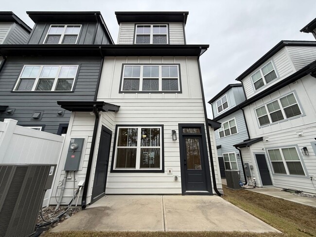 Building Photo - **OFFERING 1/2 OFF FIRST MONTH'S RENT** Newly Built 4BD, 3.5BA End-Unit Raleigh Townhome in a Gre...