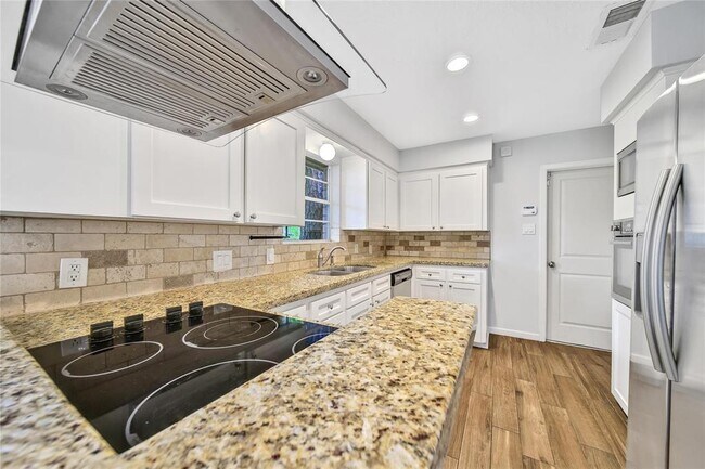 Building Photo - 259 Spring Pines Dr