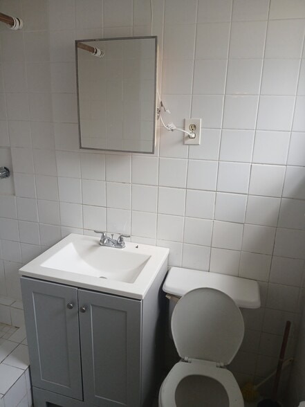 Building Photo - 2900 Sunshine Blvd