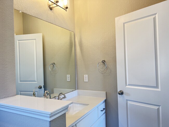 Building Photo - 3712 Fieldfare Dr