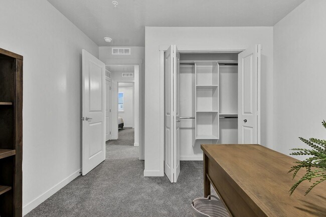 Building Photo - 4095 S Lone Pne Wy