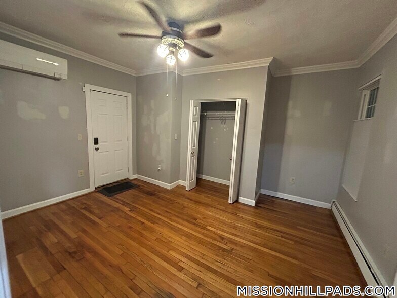 Building Photo - 120 Highland St