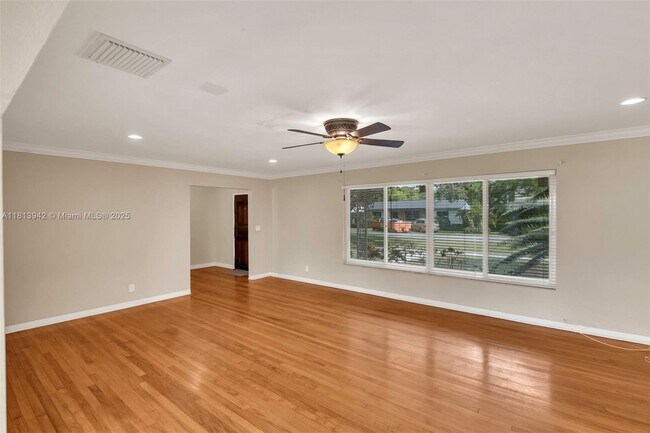 Building Photo - 386 NE 99th St