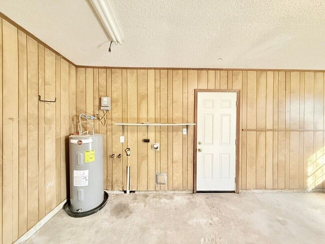 Building Photo - 6486 Kembro Rd