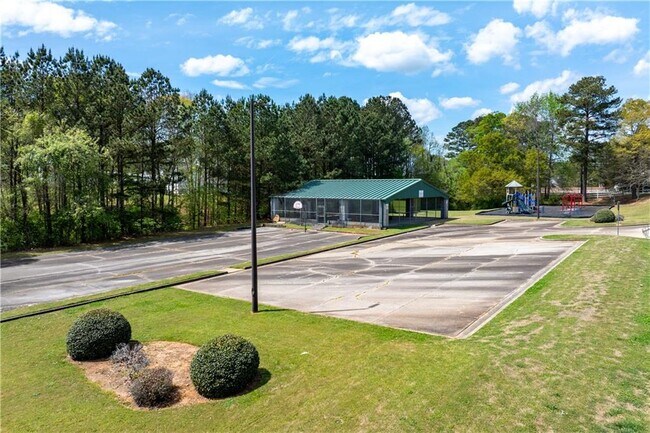 Building Photo - 1098 Village Creek