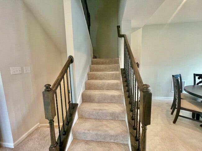 Building Photo - Pittsburgh - 3 Bedroom 2.5 Bathroom - Town...