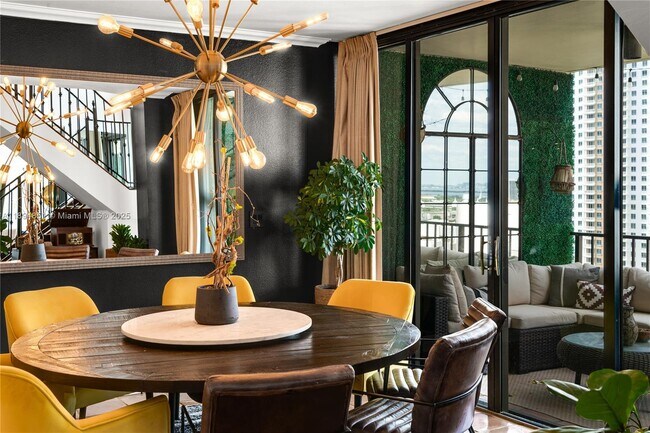 Building Photo - 520 Brickell Key Dr