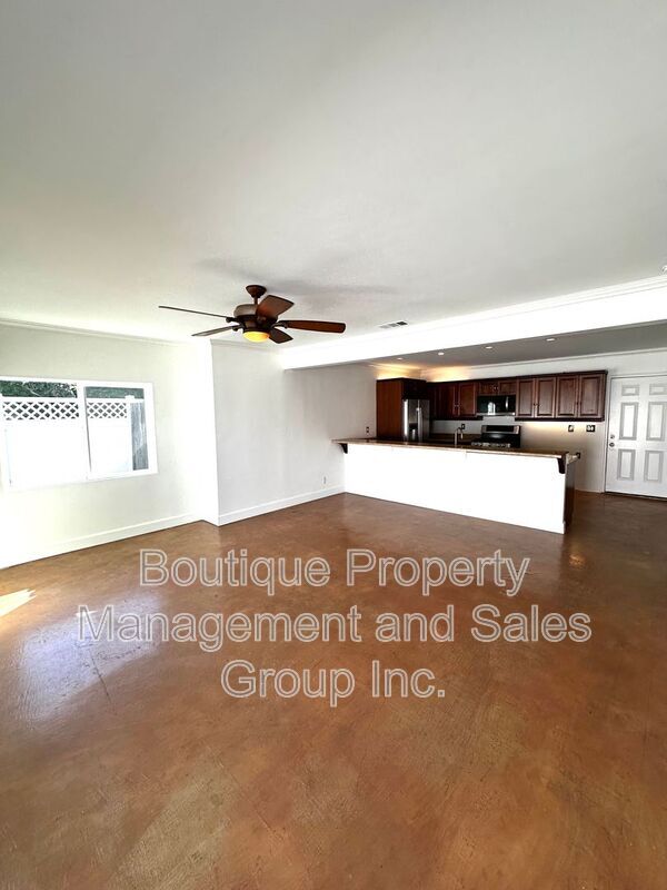 Building Photo - 2285 Santa Ana Ave