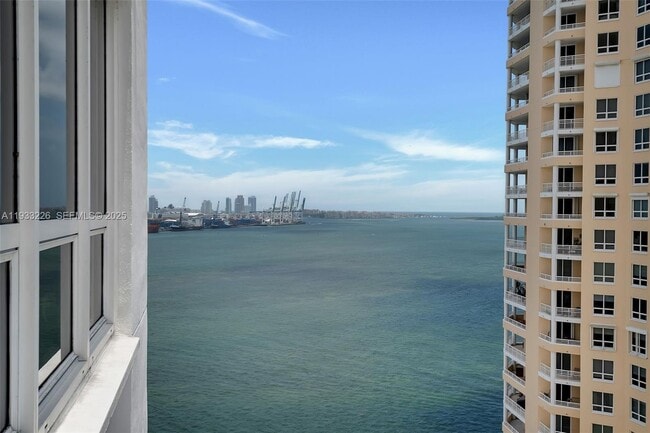 Building Photo - 848 Brickell Key Dr