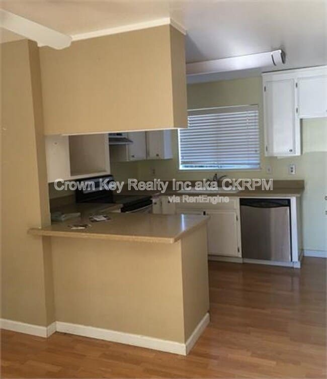 Building Photo - 80 Portola Way