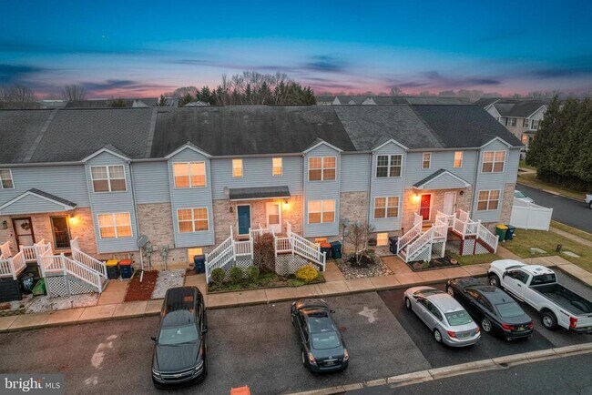 Building Photo - 407 Champs Ln