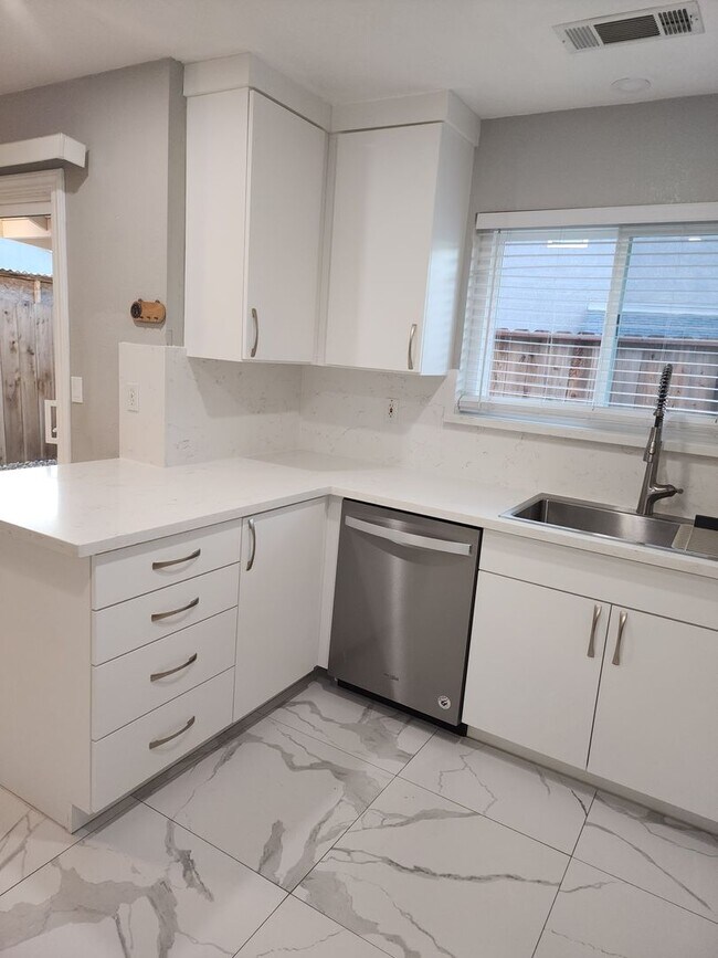 Building Photo - 1609 Cashmere Dr