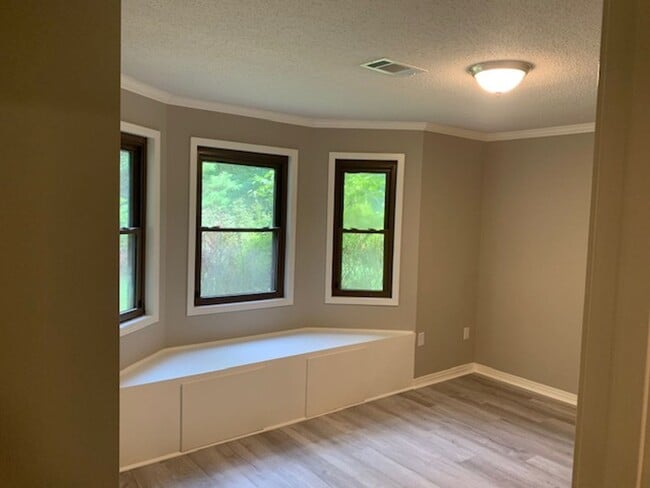 Building Photo - Renovated 3 Bedroom 2 Bath Home for Rent!!