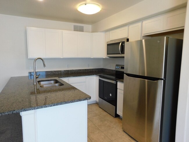 Building Photo - TWO WEEKS FREE RENT!