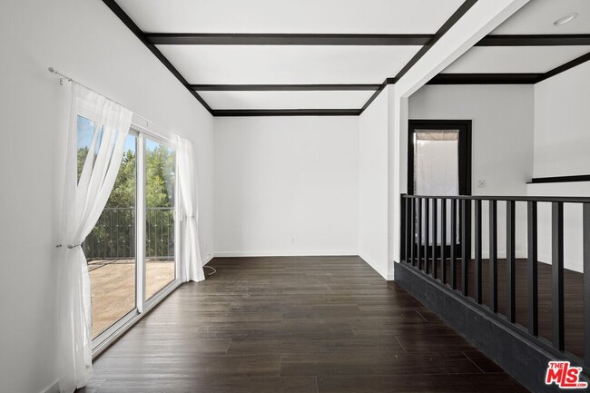 Building Photo - 1915 Apex Ave