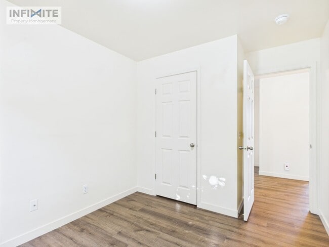 Building Photo - Great Three Bedroom Condo in Belgrade!