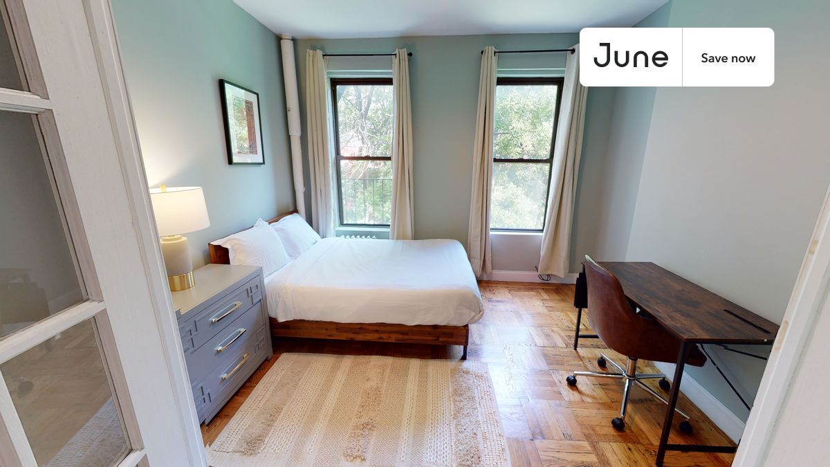 Building Photo - 715 E 5th St