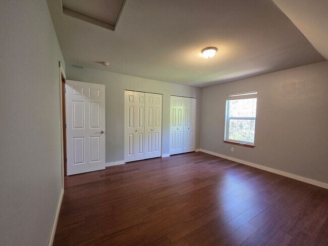 Building Photo - Craftsman Style 3 Bed/2 Bath Home - Bremerton