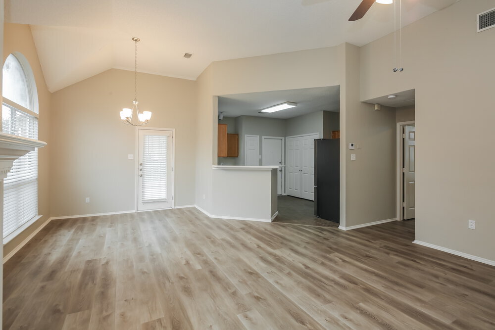 Building Photo - 2124 Creek Royal Dr