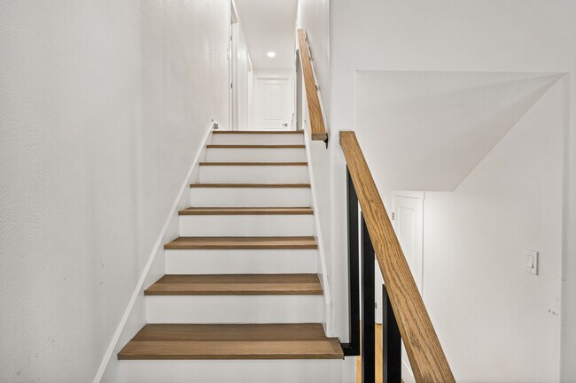 Building Photo - 2916 E Trenton Ave