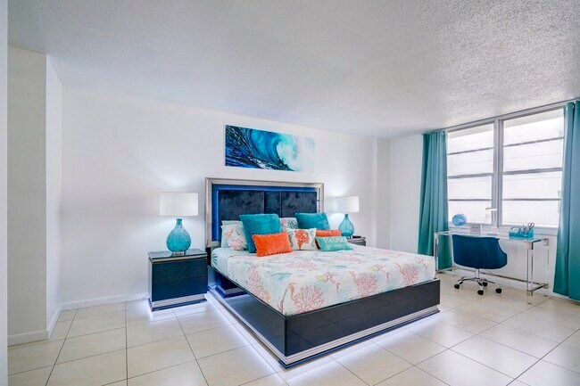 Building Photo - 3725 S Ocean Dr