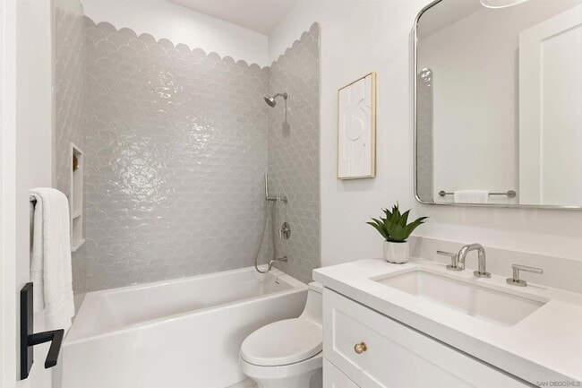 Building Photo - 715 F Ave