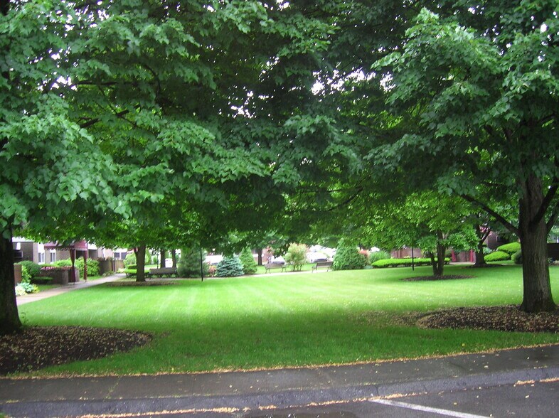 Building Photo - 64 Main St