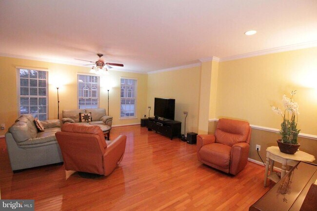 Building Photo - 12010 Lynford Ln