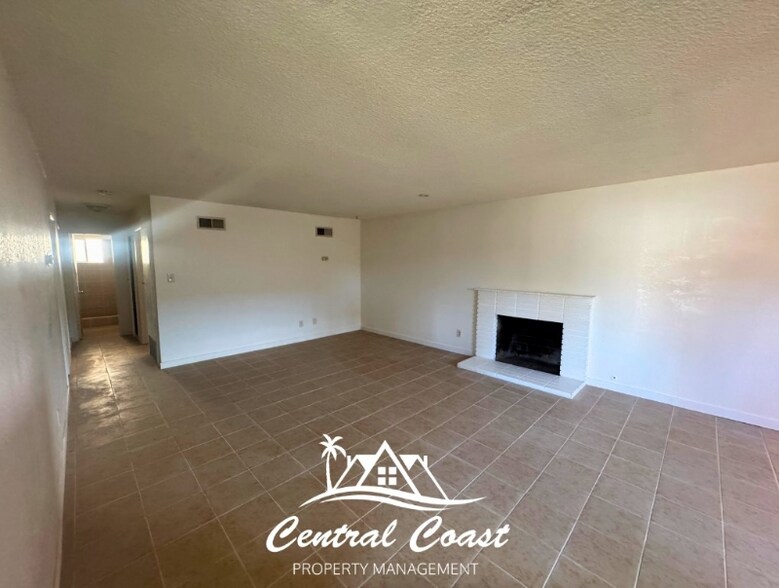 Building Photo - 0 W Camino Colegio