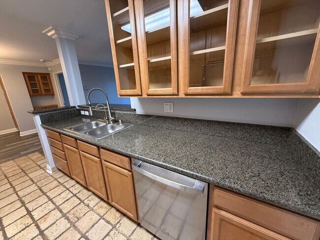 Building Photo - Spacious and Modern 2BR Condo in UTC, San Diego