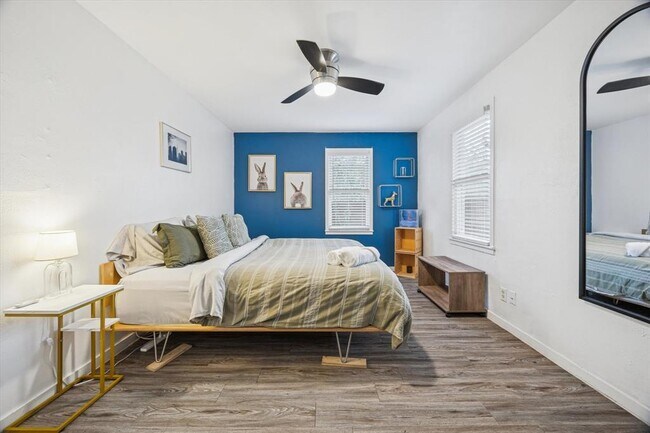 Building Photo - 211 Lessin Ln