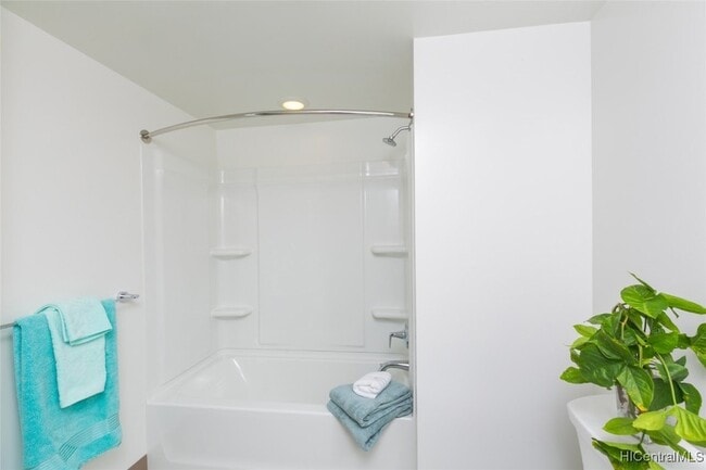 Building Photo - 988 Halekauwila St