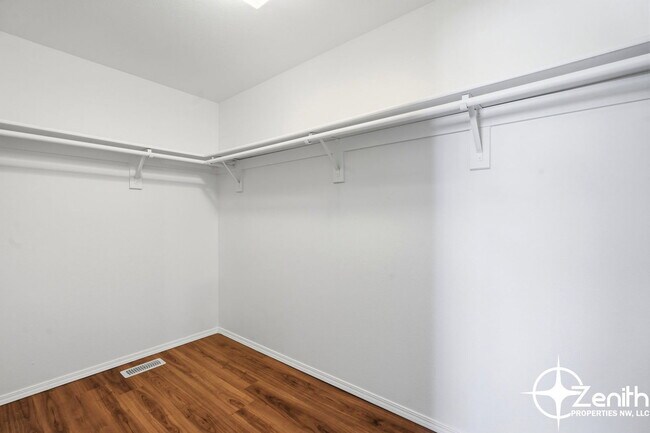 Building Photo - 15608 NE 44th St