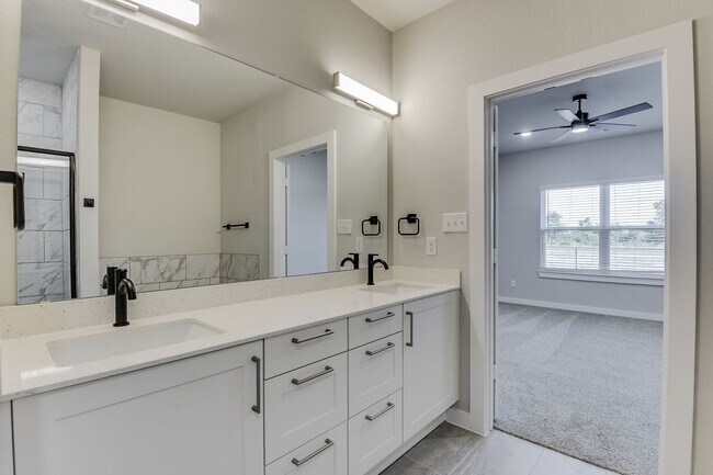 Building Photo - LUXURIOUS TRIPLEX LOCATED ON 1-ACRE LOT IN MIDLOTHIAN, TX!