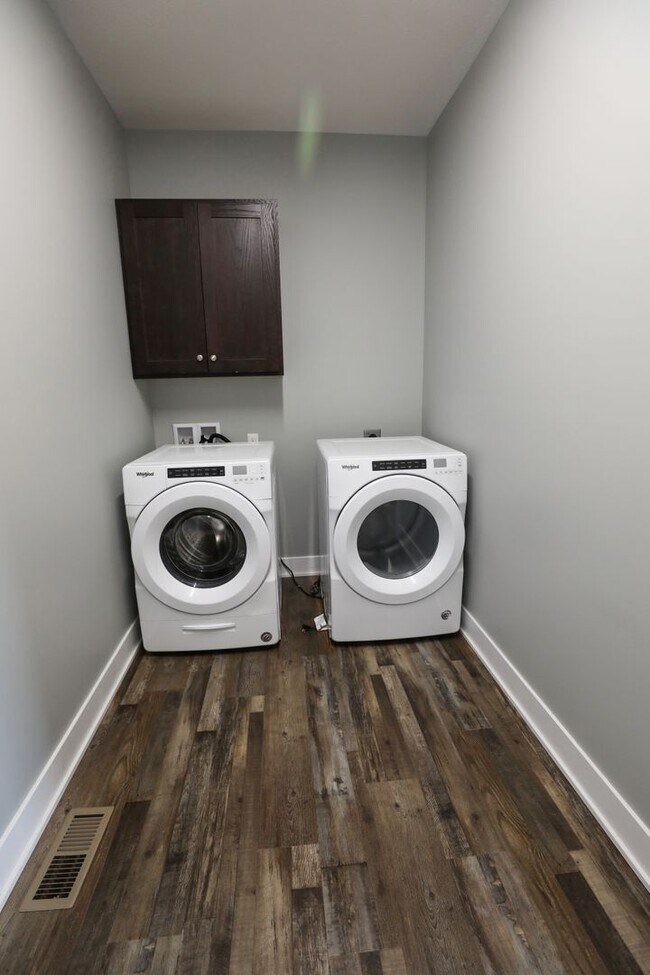 Building Photo - Beautiful Rental Home