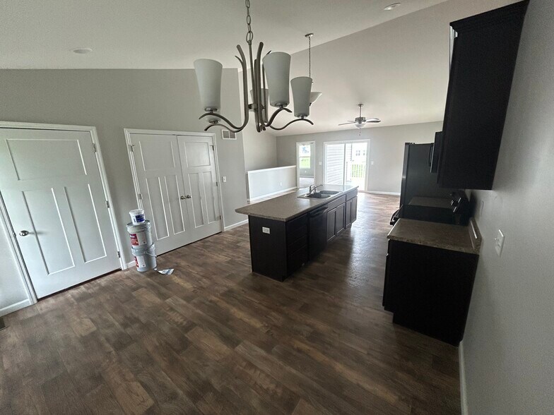 Building Photo - 281 Autumn Oaks Dr