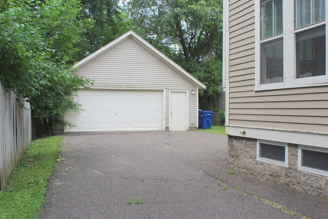Building Photo - Single Family Home Rich in History - Great...