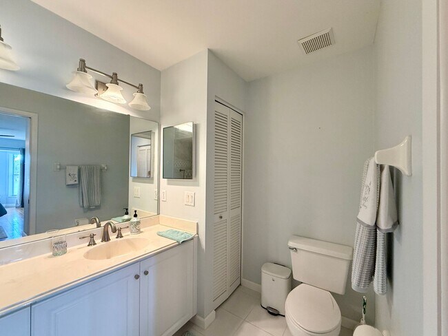 Building Photo - Annual Furnished 2 Bedroom Condo - Tara Go...